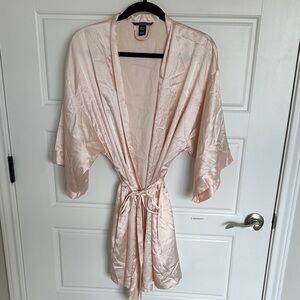 Victoria's Secret Blush Satin Robe size M/L